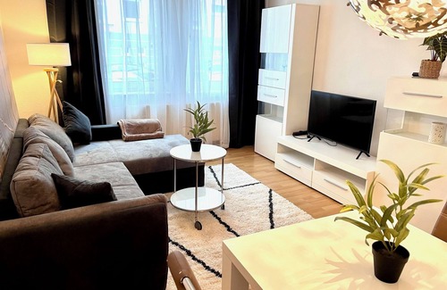 Heslach Apartment | 300 MBit WLAN | directly at Marienplatz | first floor | subway
