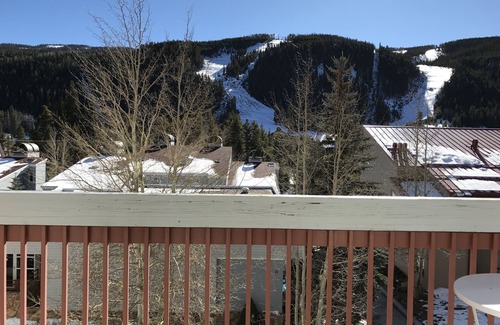 Mountain House Condo | 300 yards to Peru lift @ Keystone, sleeps 6, spacious end unit condo