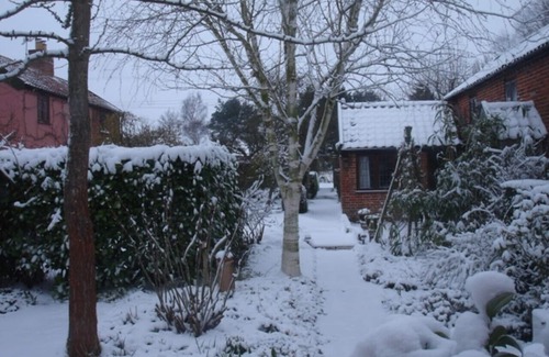 Saxmundham Cottage | 300 year old Cottage in Sibton Green