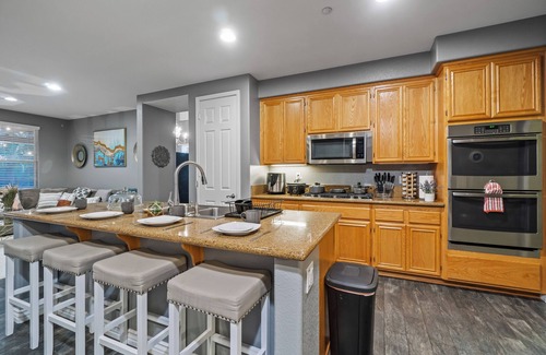 Fallbrook Villa | 3000 Sqft 5BR/4BTH Villa with Pool and Hot Tub