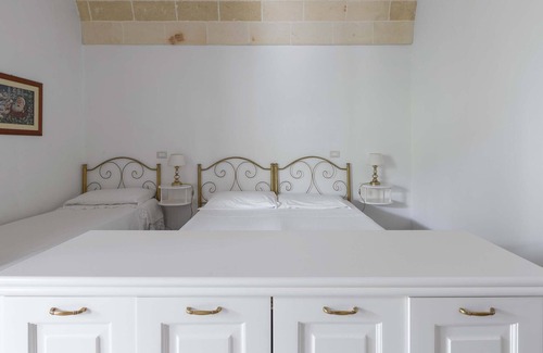 Ortelle Apartment | 3005 Dimora Donn`Anna - Mono 1 by BarbarHouse