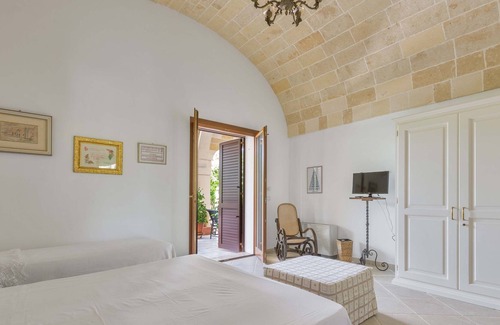 Ortelle Apartment | 3006 Dimora Donn`Anna - Mono 2 by BarbarHouse