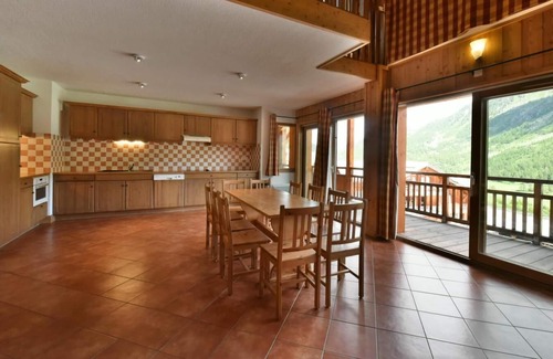 Montgenevre Apartment | 300m from shops, view mountain, fitness, swimming pool, sauna, hammam, terrace, balcony, tv