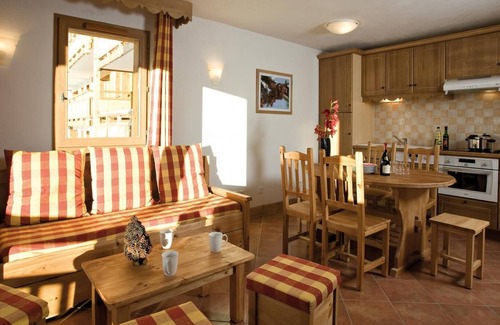 Montgenevre Apartment | 300m from shops, view mountain, fitness, swimming pool, sauna, hammam, terrace, balcony, tv