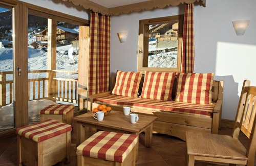 Montgenevre Apartment | 300m from shops, view mountain, fitness, swimming pool, sauna, hammam, terrace, balcony, tv