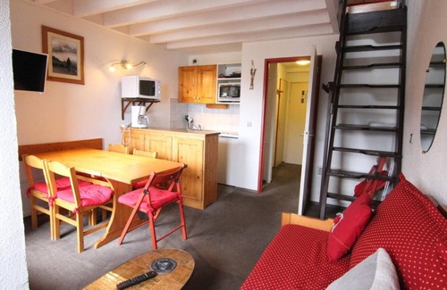 Eclose-Ouest Apartment | 300m from ski lifts, 3rd floor, balcony, tv, ski locker, 43m², Alpe d'Huez