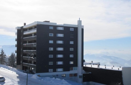 Chamrousse Apartment | 300m from ski slopes, 6th floor, balcony, tv, ski locker, 27m², Chamrousse