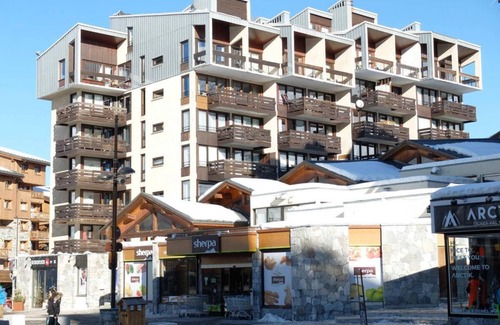 Val Claret Apartment | 300m from ski slopes, Ground floor, tv, ski locker, 180m², Tignes