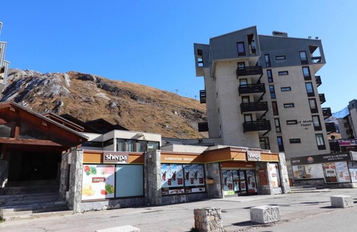 Val Claret Apartment | 300m from ski slopes, Ground floor, tv, ski locker, 180m², Tignes