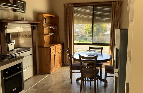 Daylesford Cottage | 300m to Wombat Hill Gardens ,close to Convent Gallery and Lake Daylesford