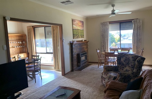 Daylesford Cottage | 300m to Wombat Hill Gardens ,close to Convent Gallery and Lake Daylesford