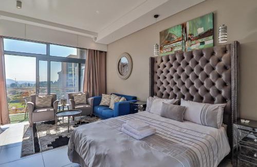 Menlyn Apartment | 301 Menlyn Maine Trilogy Apartment