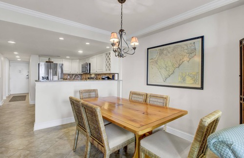 Isle of Palms House | 309 B Shipwatch by AvantStay | Community Pool Access!