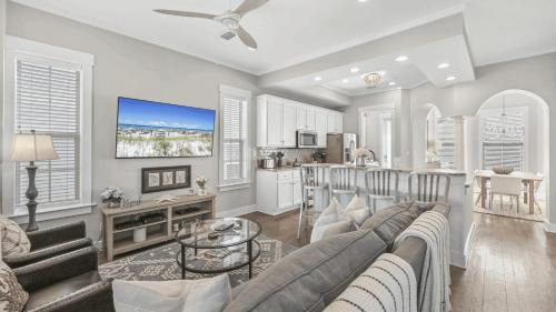 Seacrest Beach House | 30A Emerald Waters by AvantStay Pool Bikes Bonfires