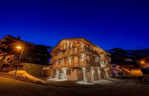 Les Almes Apartment | 30m from ski slopes, fitness, sauna, balcony, fireplace or stove, tv, ski locker, 450m², Tignes