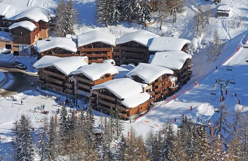 Plagne 1800 Apartment | 30m from ski slopes, swimming pool, tv, ski locker, 30m², La Plagne