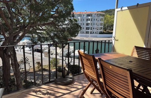 Platja d'Aro Apartment | 30m from the beach, overlooking the port, apartment with beautiful balcony and wifi