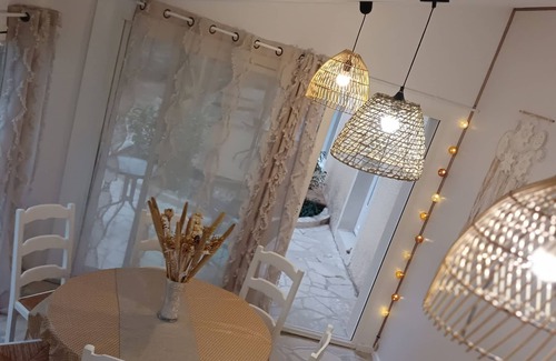 Carcassonne Bed & Breakfast | ⭐ 30m2 guest room 3 min from the medieval city ⭐, private jacuzzi and swimming pool.