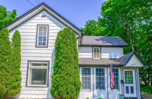 Stillwater House | 31+day rental. Cute & cozy home within a 10 minute walk to Downtown Stillwater!