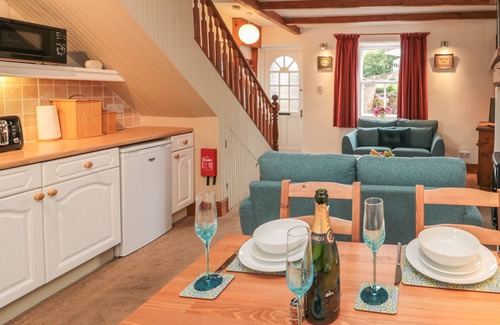 Wooler Cottage | 31 PETH HEAD, pet friendly, character holiday cottage in Wooler