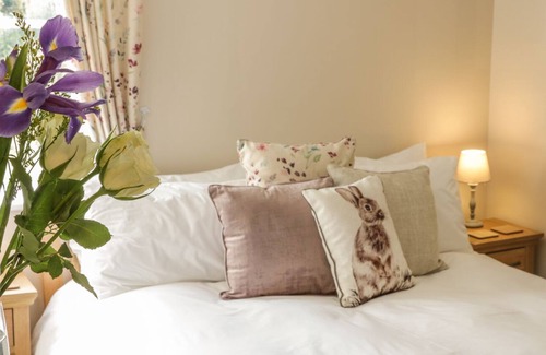 Bridgnorth Cottage | 31 RIVERSIDE, pet friendly, character holiday cottage in Bridgnorth