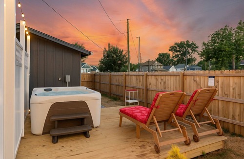 Indianapolis House | 3100 sqft of Luxury - HotTub, BBQ, Gym with Peloton, Arcade, Firepit seating.