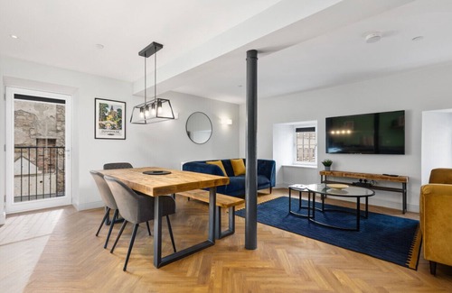 Dunfermline Apartment | 314 Reid's Corner - by StayDunfermline