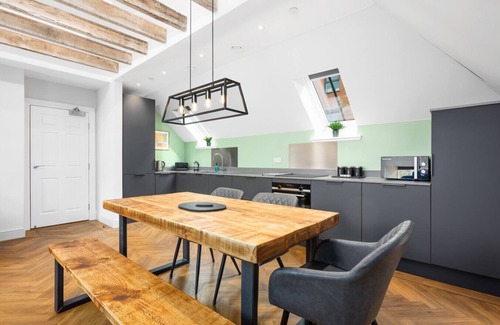 Dunfermline Apartment | 316 Reid's Corner - by StayDunfermline