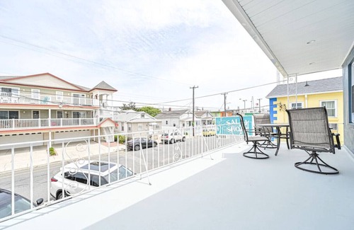 Wildwood Apartment | 318 E Youngs Ave Unit 5 Salty Shore Oasis: Spectacular Retreat