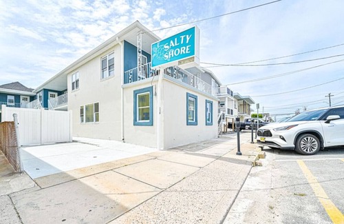Wildwood Apartment | 318 E Youngs Ave Unit 2 Seaside Retreat: Salty Shore Getaway