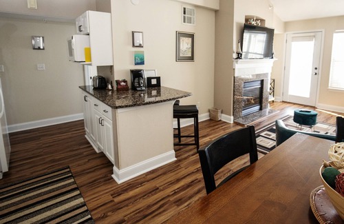 Delavan Lake Condo | 319 - Modern 2 Bed Lake View Condo w/Gorgeous Views