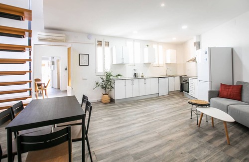 Gothic Quarter Apartment | 31ARA1092- Newly Refurbished 3BR Flat in the Gothi
