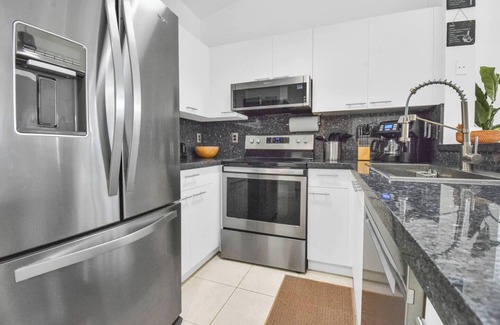 Boca Raton Apartment | 320C - Boca Retreat w/Pool, Parking, Near Evert Tennis & Shops