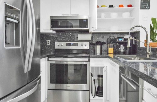 Boca Raton Apartment | 320C - Boca Retreat w/Pool, Parking, Near Evert Tennis & Shops