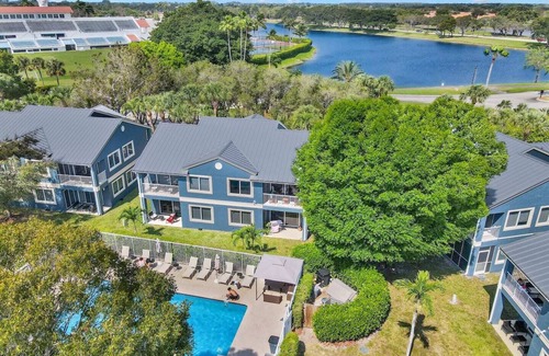 Boca Raton Apartment | 320D - Boca Retreat w/Pool, Parking, Near Evert Tennis & Shops