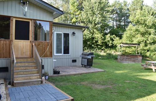Milton House | 3224 15th Side RoadnCountry-side Cottage-like Stayn