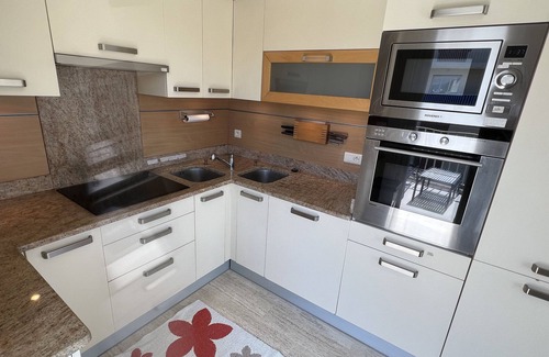 Cap-d'Antibes Apartment | 33. A bright 3-room apartment with a lovely terrace & parking