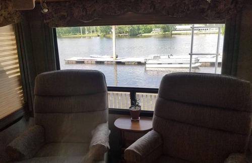 Richmond Hill Apartment | 33 foot 5th Wheel camper. 3 slideouts, right on the Ogeechee River. Site 11