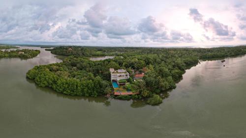 Hikkaduwa Hotel | 33 Lake Terrace