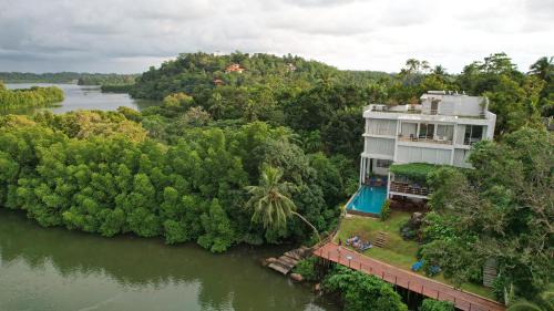 Hikkaduwa Hotel | 33 Lake Terrace