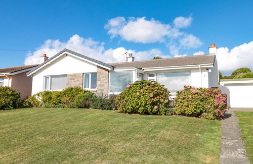 Hope-Cove House | 33 WEYMOUTH PARK, pet friendly, with a garden in Hope Cove