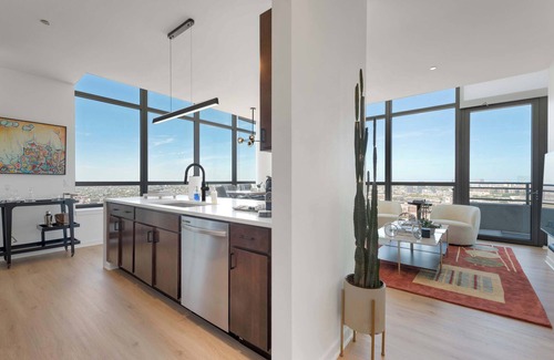 West Loop Apartment | 33rd-Floor Penthouse with Breathtaking Views