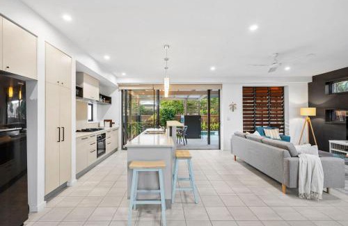 Mount Coolum House | 34 Boardrider Crescent