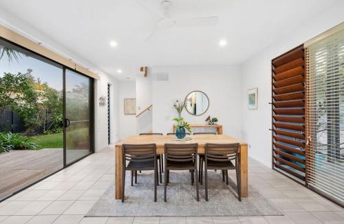 Mount Coolum House | 34 Boardrider Crescent