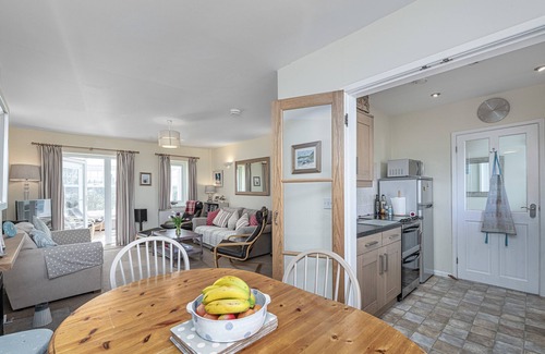 Garn Fadryn Cottage | 34 Llwyn Gwalch - a bungalow that sleeps 4 guests in 2 bedrooms