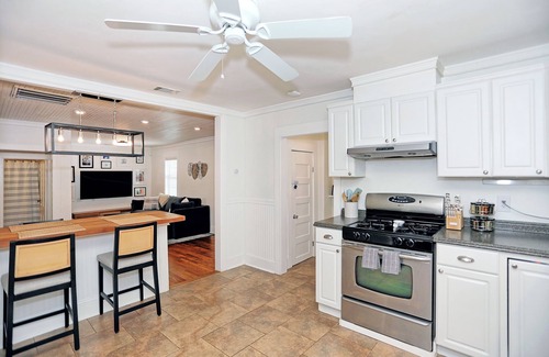 Thunderbolt House | 3403 Bannon