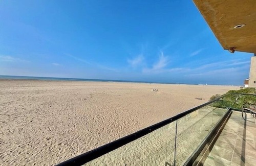 Hollywood House | 3425O Oceanfront Tuscan Villa