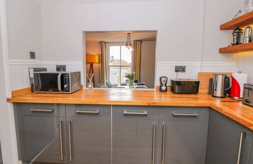 Dartmouth Apartment | 34b Clarence Street