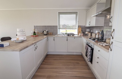 Oakmere Cottage | 35 DELAMERE POINT, pet friendly, with hot tub in Delamere