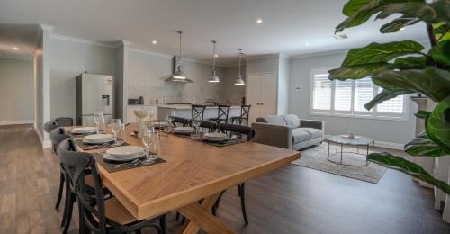 Baldivis House | 35 Hamptons Luxury Escape Family Home Sleeps9